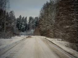 Grants autoceļi kļūst grūtāk izbraucami