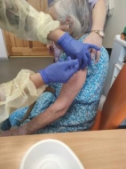 Uzsāk vakcinēt seniorus