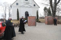 Atjaunoti sirmā Lazdonas dievnama vārti
