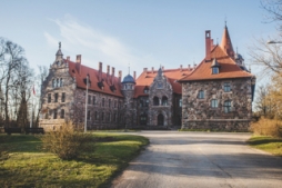 Latvijas iedzīvotāji visaugstāk vērtē atjaunotās pilis