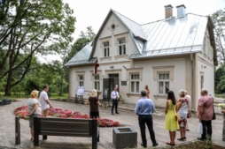 Tikšanās centrā “Dziesmusvētku skola”