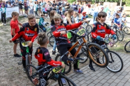 BMX sacensības pulcē kuplu skaitu dalībnieku