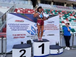 Mājās pārved zelta medaļas un kausu