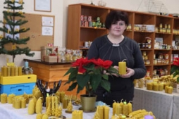 Smaržo pēc nektāra un vaska svecēm