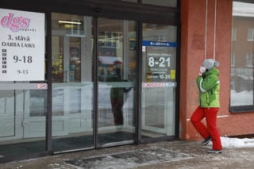 Turpmāk tikai ar medicīniskajām maskām