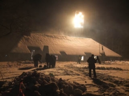 Piedalās “Zeme, kas dzied” filmēšanā