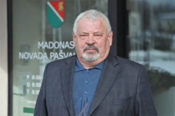 Deputāts jau gadsimta ceturksni