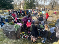 Izvestos piemin kopā ar ukraiņiem