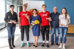 Madonas BJSS laureātiem pasniedz balvas