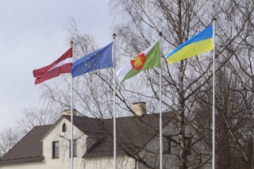 Maina atbalsta sniegšanas uzsvarus