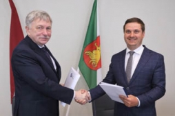 Paraksta sadarbības līgumu