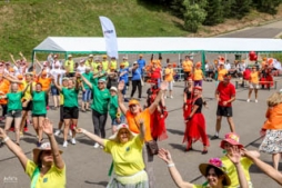 Aizvada jautras sporta spēles