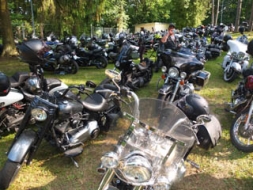 Motocikli pierūcina Madonu