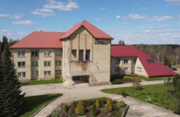 Lai novērstu apdraudējumu, remontēs ēkas fasādi
