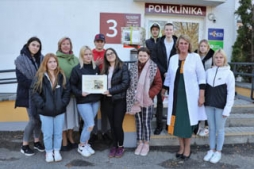 Bērnu nodaļai dāvina rotaļlietas un spēles