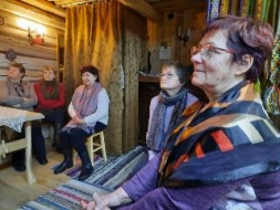 Vieno sieviešu klubs “Ābele”