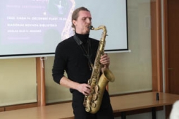 Džeza mūzikas balss Madonā