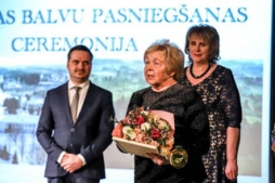 Apbalvoti Madonas slimnīcas labākie darbinieki