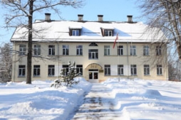 Virza tālāk skatīšanai Lazdonas pamatskolas likvidēšanu