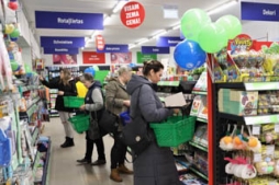 Madonā durvis ver “Fix Price” veikals visai ģimenei
