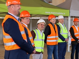 LVM “Mežvidu” kokaudzētavā — topošā kompleksa spāru svētki