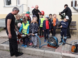 Atvērto durvju dienā bērni iepazina VUGD darbu