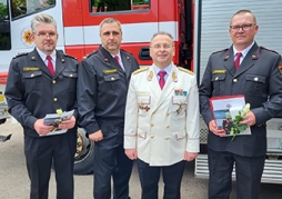 Saņem apbalvojumus par teicamiem dienesta rezultātiem