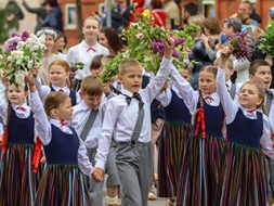 Dziesma un deja kā tradīcijas uzturētāja