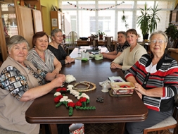 Kopīgi darbojoties, top skaistas un krāsainas rotas