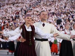 Dziesmu un deju svētki uzlādē tautu