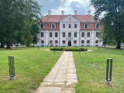 Uzstādīti jauni apgaismes ķermeņi