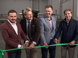 Atklāj jauno sulu, ogu ekstraktu un koncentrātu ražotni Sauleskalnā