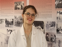 Sveic jauno kolēģi un atklāj konferenču zāli