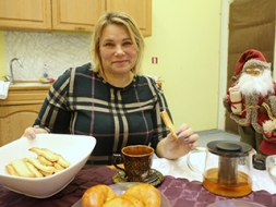 Svētku galdā ceļ tradicionālus ēdienus