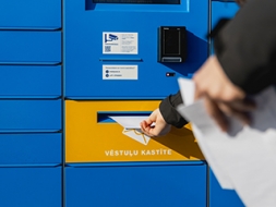Atklāj pirmos pakomātus ar vēstuļu kastītēm