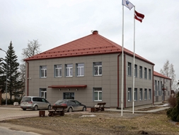 Atjaunota ēka Degumniekos