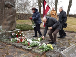 Pieminot uz Sibīriju deportētos…