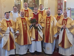 Priesteru pulks paplašinājies