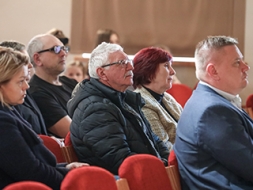 Iedzīvotāji diskutē par pilsētu un ciemu robežām