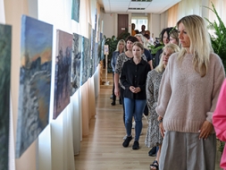 Izstāde — dāvana māmiņām, sagaidot Mātes dienu