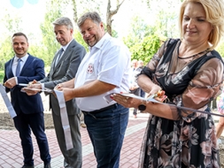 Deinstitucionalizācijas projekts noslēdzas ar grupu dzīvokļu atklāšanu Mārcienā