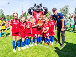 Meiteņu komanda veiksmīgi noslēdz sezonu
