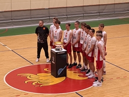 Basketbola draugi izmantoja iespēju nofotografēties