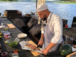 „Balansēju starp saldo un sāļo ēdienu pasauli”