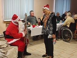 Sirsnīgs koncerts sociālās aprūpes centra klientiem