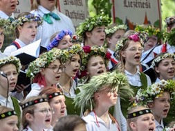 Gada virsotne — skolēnu dziesmu un deju svētki