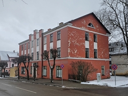 Pārbūvēs dienesta viesnīcas ēku Madonā