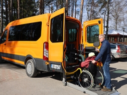 Mārcienas sociālās aprūpes centrs saņēmis mikroautobusu