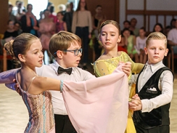 Aizvadīts sporta deju festivāls “Madonas valsis”
