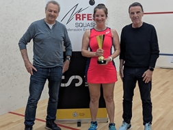 Izcīna čempiones titulu